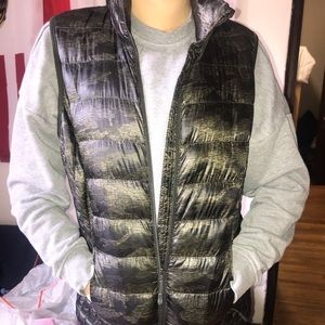 Lightweight puffer vest